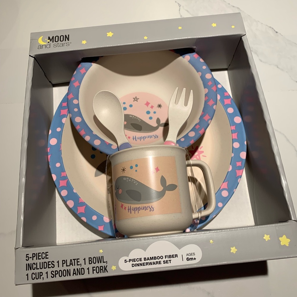 Baby gift set - feeding set NEW
5 pieces set 
BPA free
Super cute